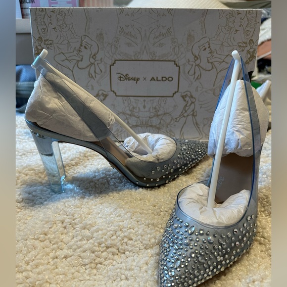 Disney x Aldo heels - Picture 4 of 7